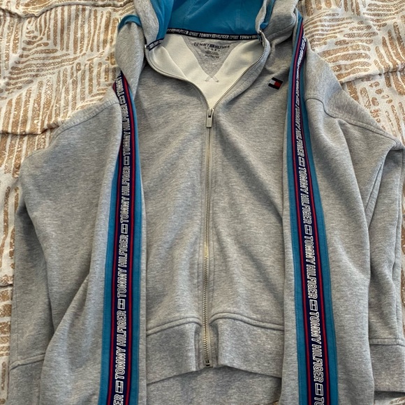 Tommy Hilfiger Sweater - Picture 2 of 3